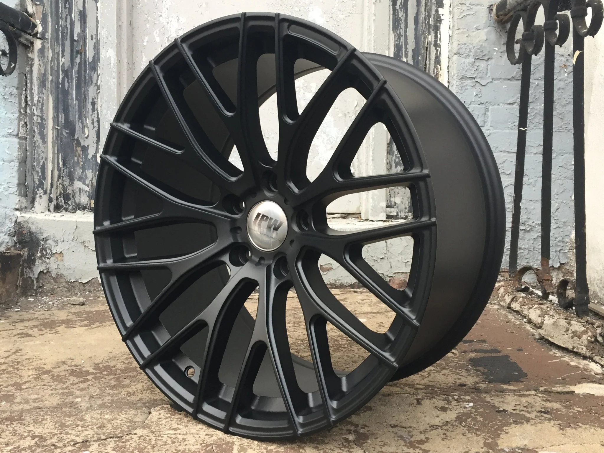 W008 Satin Black 19x9.5 ET35 5x120 CB72.56 - Image 4