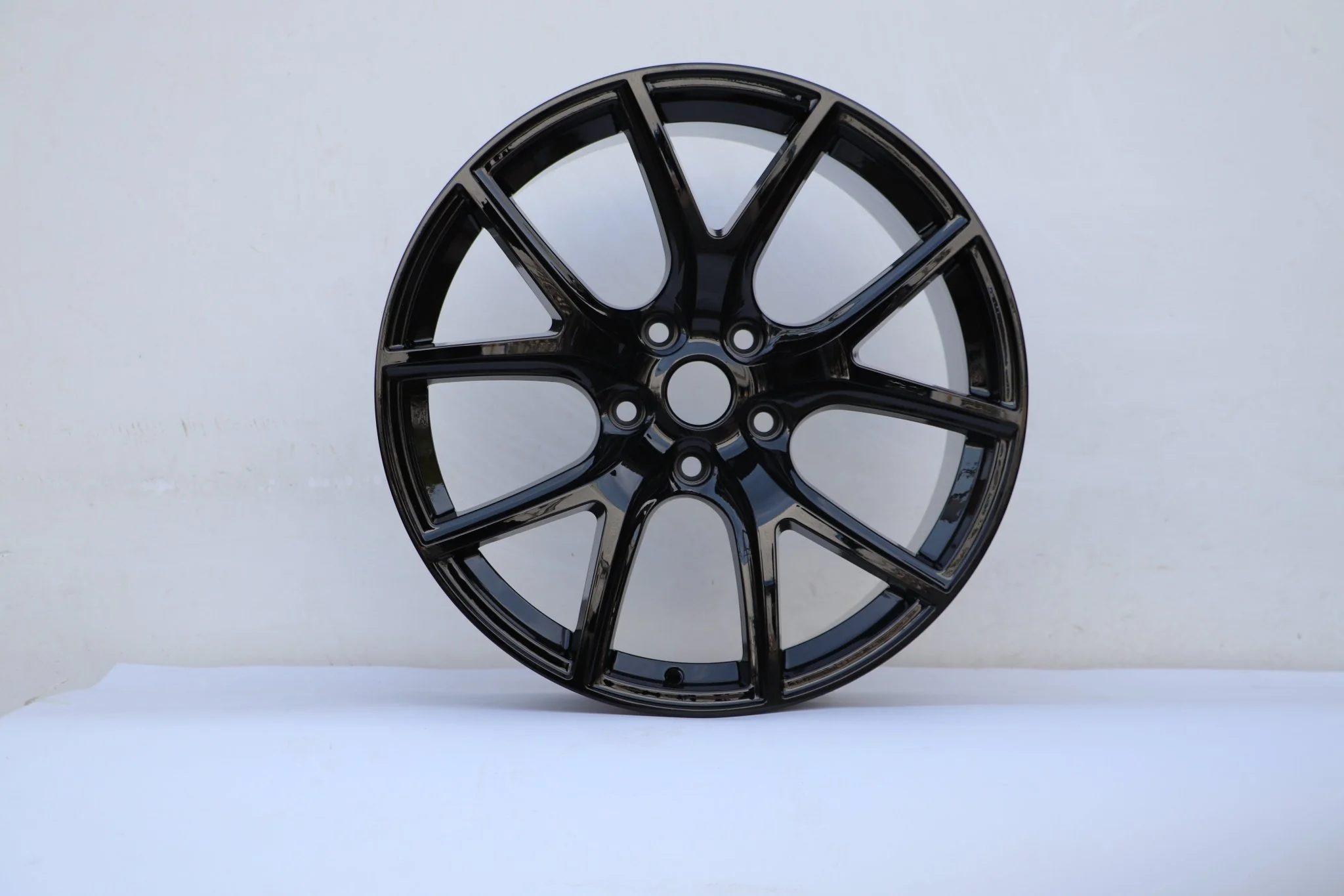 W571 1317 Gloss Black 22x9.0 ET28 CB71.5 5x127 - Image 2