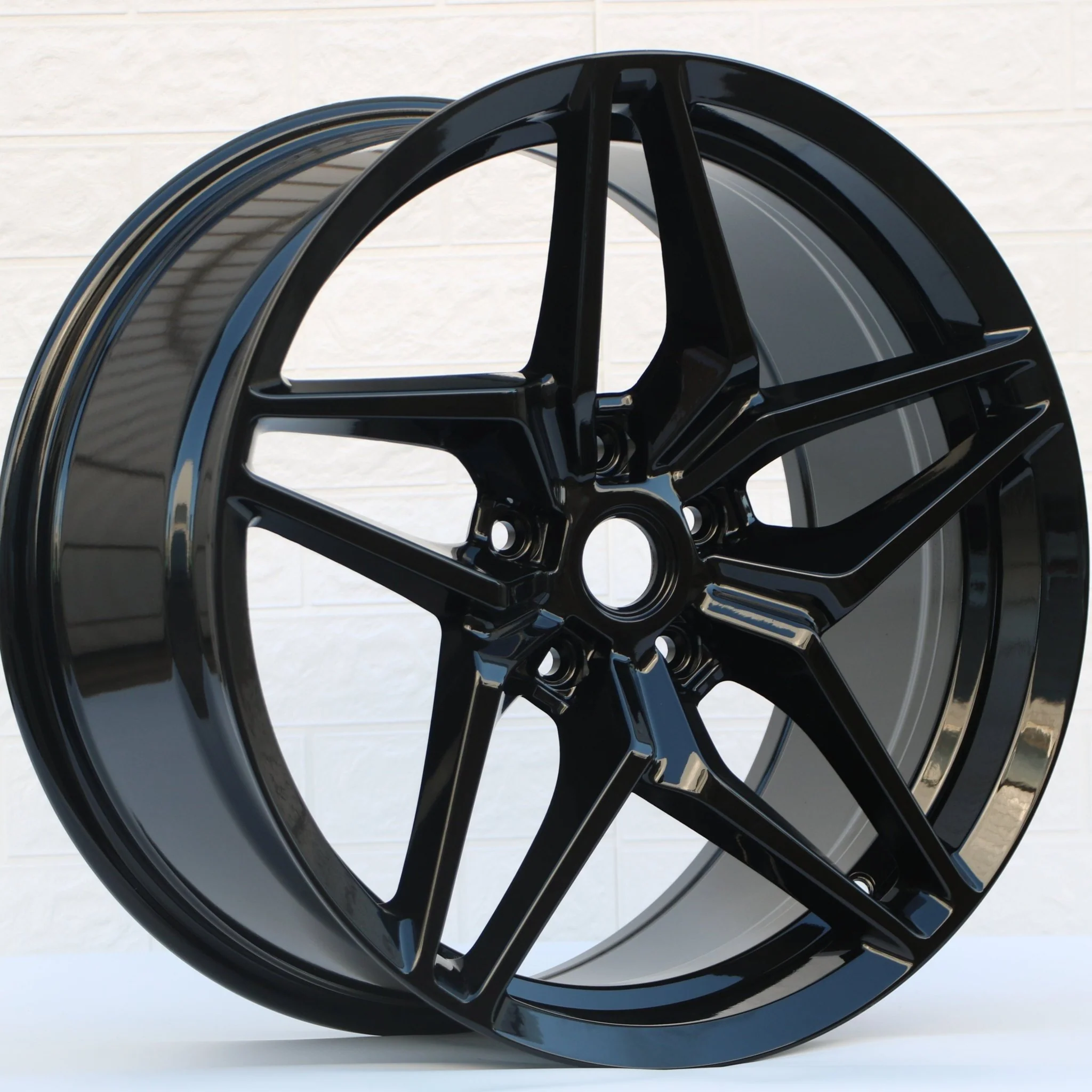 W599 D1584 Gloss Black 19x9.5 ET50 5x120.7 CB70.3
