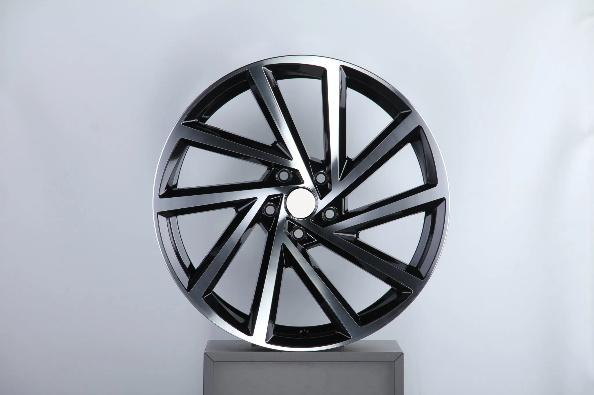 W609 681 Black Machined Face 17x7.5 ET45 5x112 CB57.1 - Image 3