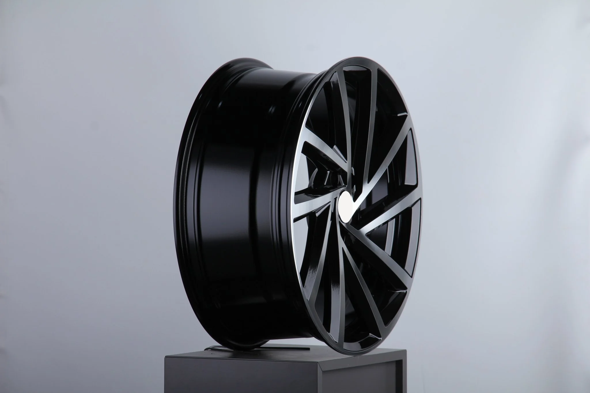 W609 681 Black Machined Face 17x7.5 ET45 5x112 CB57.1 - Image 4