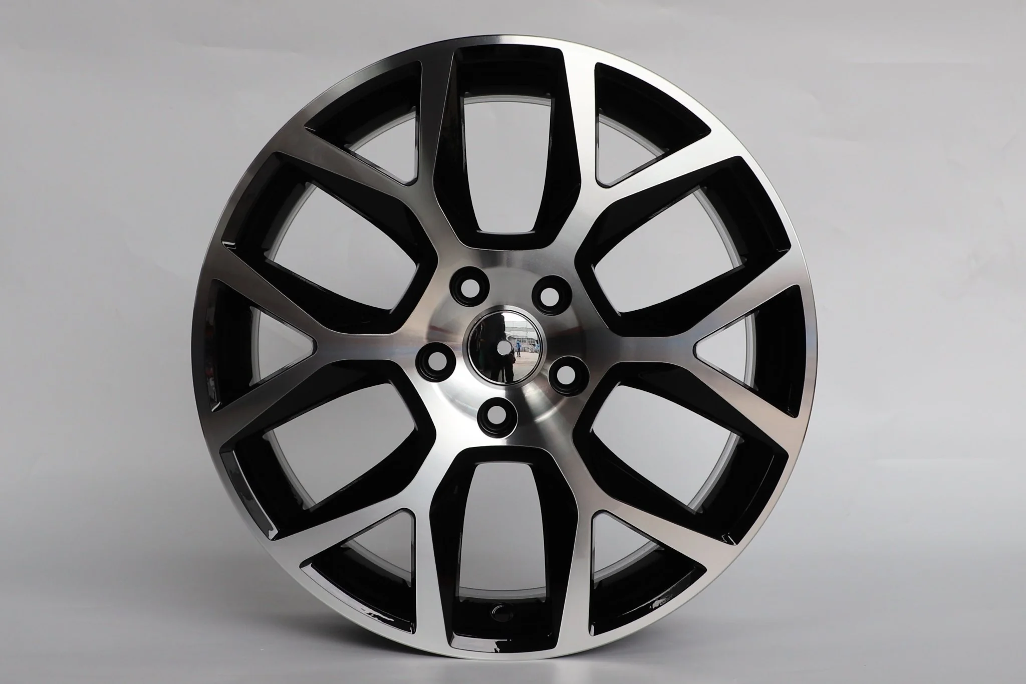W640-Black Machine Face 18*7.5 ET45 5*112 CB57.1 - Image 6