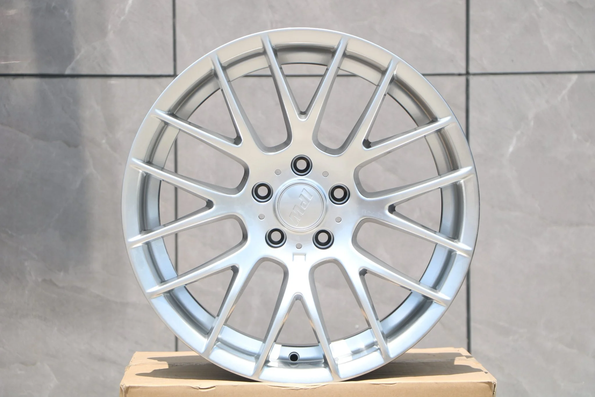 W725 Hyper Silver 18*9.0 ET35 5*120 CB72.56 - Image 3
