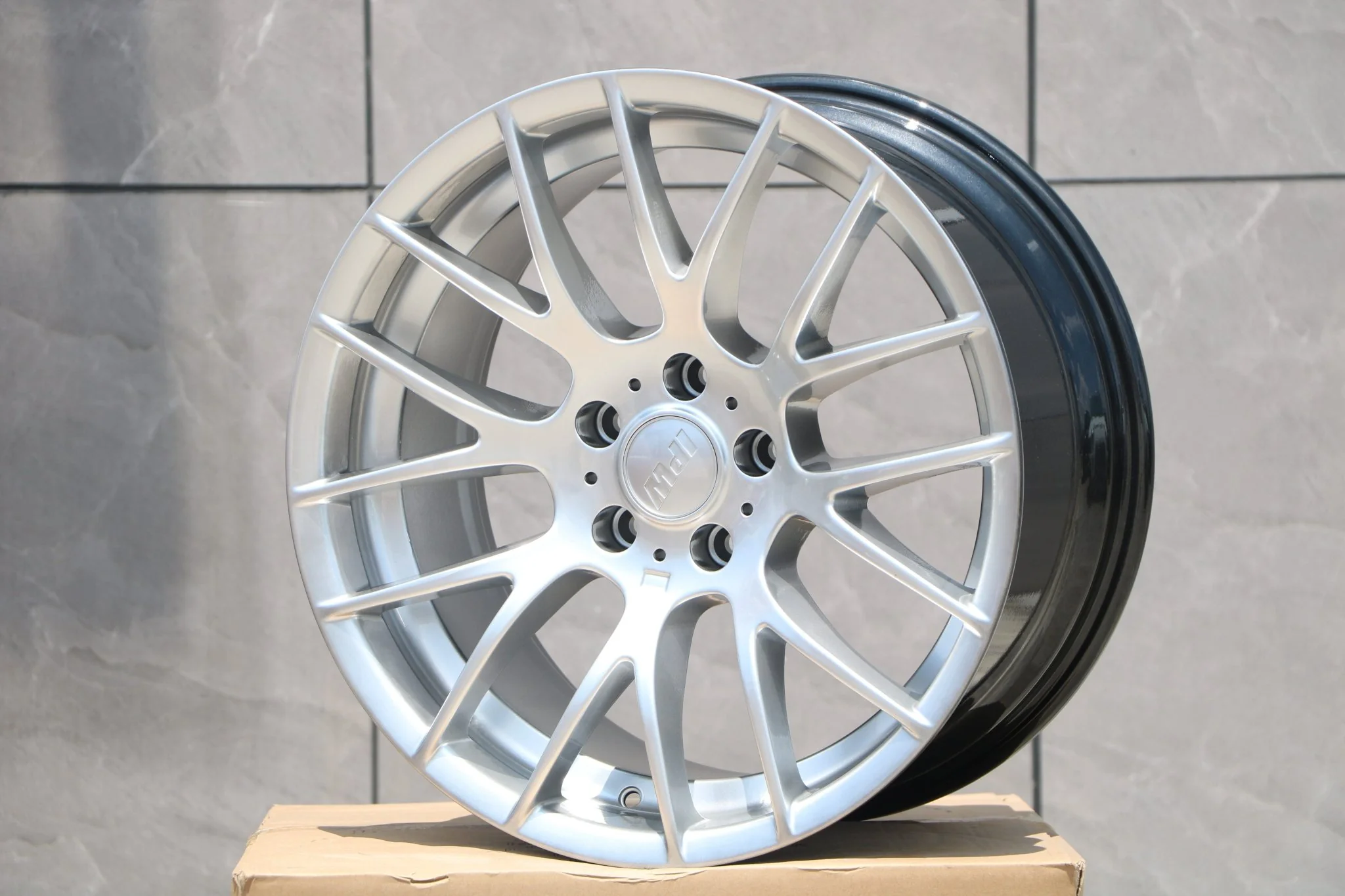 W725 Hyper Silver 18*9.0 ET35 5*120 CB72.56 - Image 4