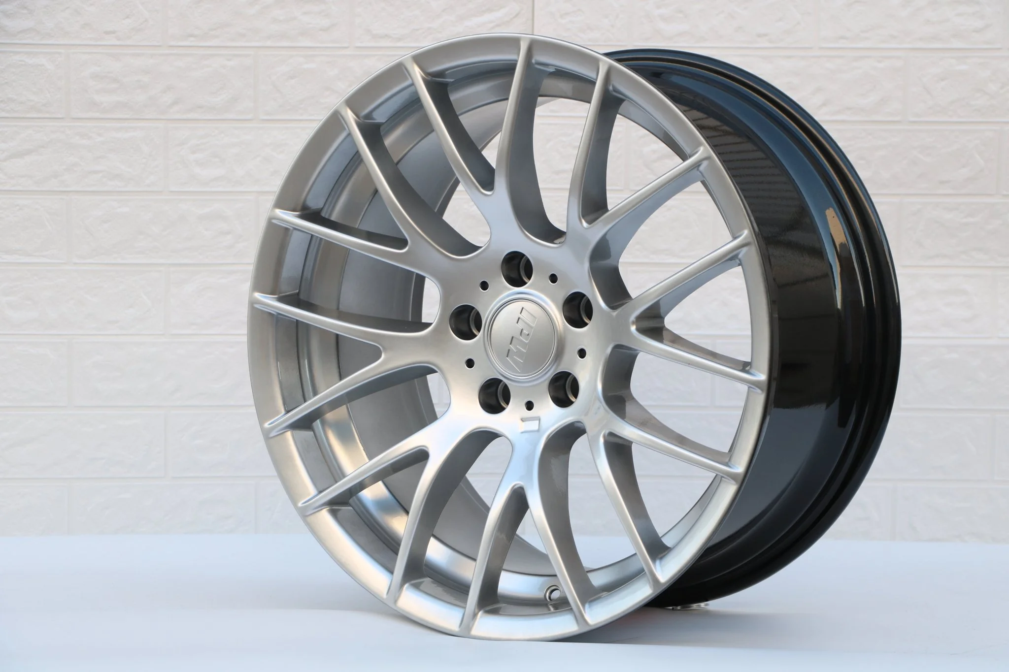 W725 Hyper Silver 18*9.0 ET35 5*120 CB72.56 - Image 7