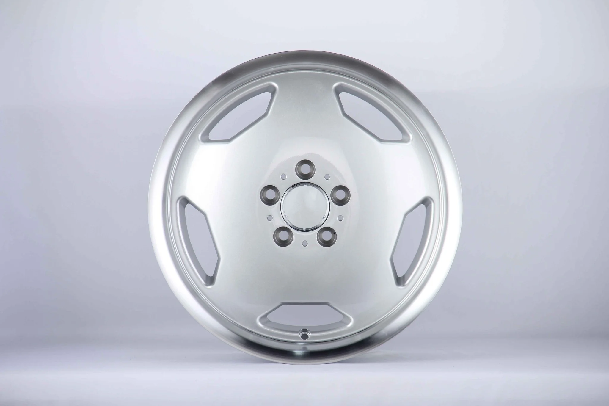 W823 iV-1406 Silver Machined Lip 18x9 ET35 5x112 CB66.56 - Image 5