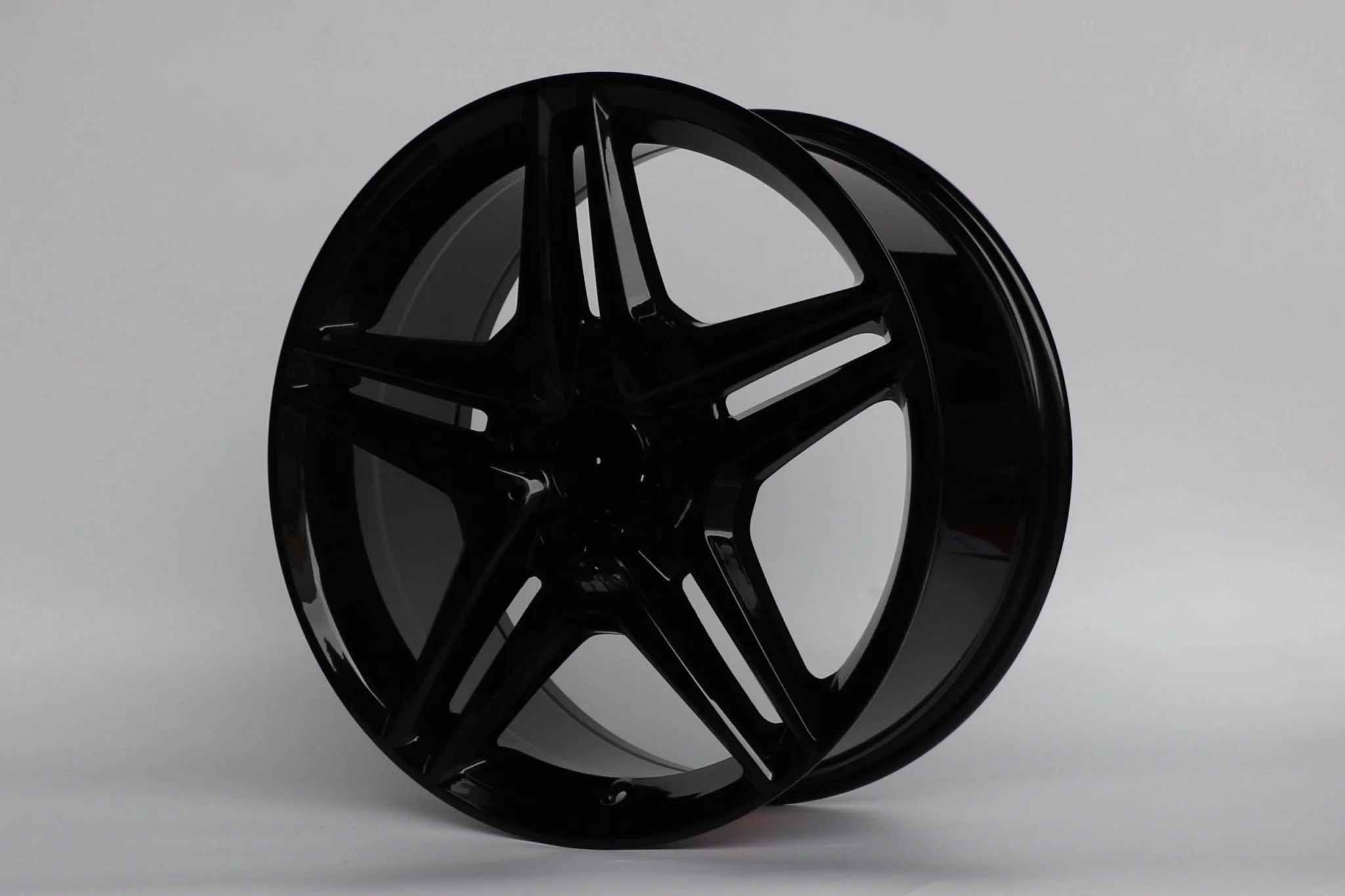 W828 Gloss Black 18x8.5 ET35 5x112 CB66.6 - Image 3