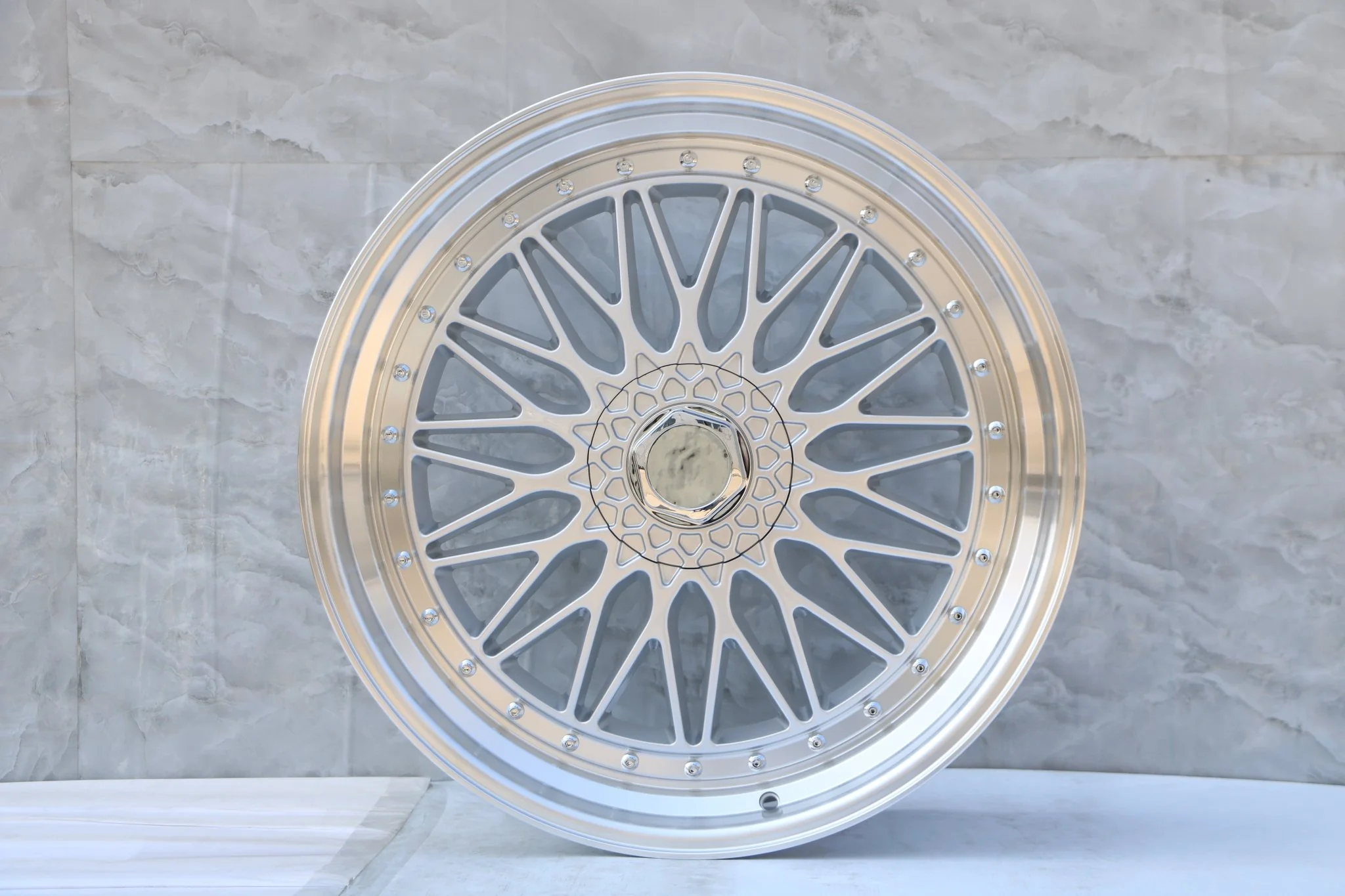 W885 Silver Machined Lip 22x9.0 ET30 5x112/114.3/120 CB73.1 C479-03-S1 - Image 4